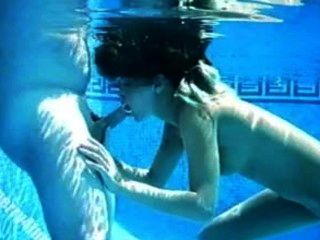 सेक्स पानी के नीचे