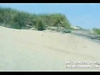 नग्न गोरा समुद्र तट पर गड़बड़