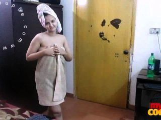 पति धूप बड़े स्तन के साथ स्नान के बाद कट्टर सेक्स भारतीय भाभी सोनिया