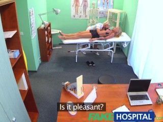 FakeHospital छोटी जगहें सेक्सी रूसी गोरा भव्य नर्स प्यार करने लगते हैं