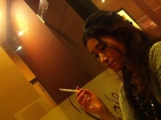 धूम्रपान एशियाई महिला