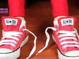सेक्सी सफेद मोजे और लाल जूते